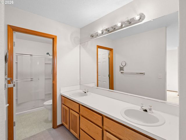 13853 Se RED SUNSET Ave, Clackamas, OR 97015