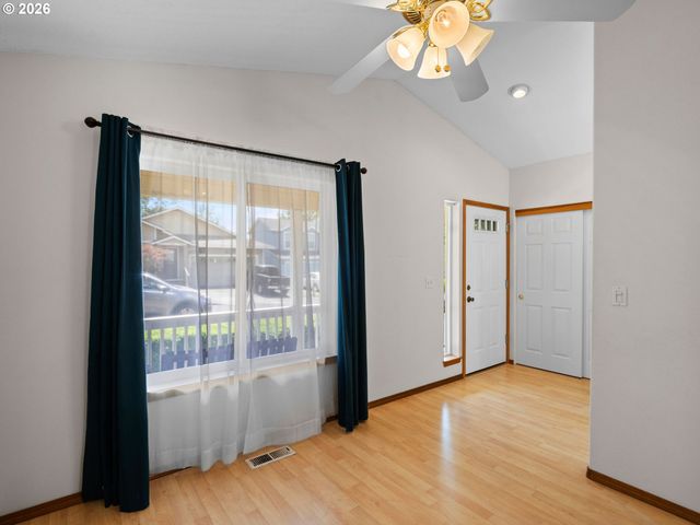 13853 Se RED SUNSET Ave, Clackamas, OR 97015