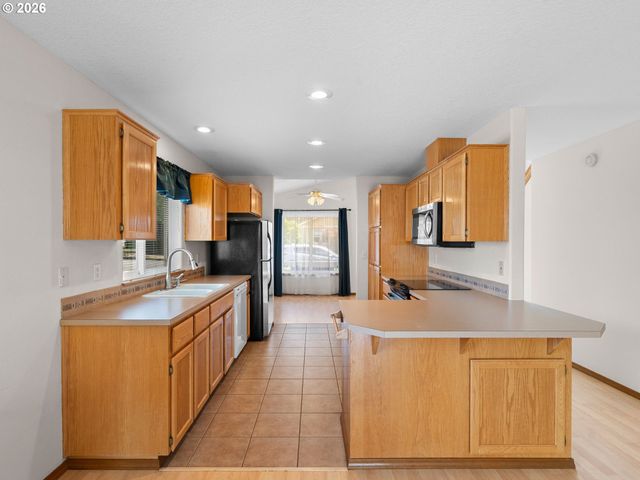 13853 Se RED SUNSET Ave, Clackamas, OR 97015