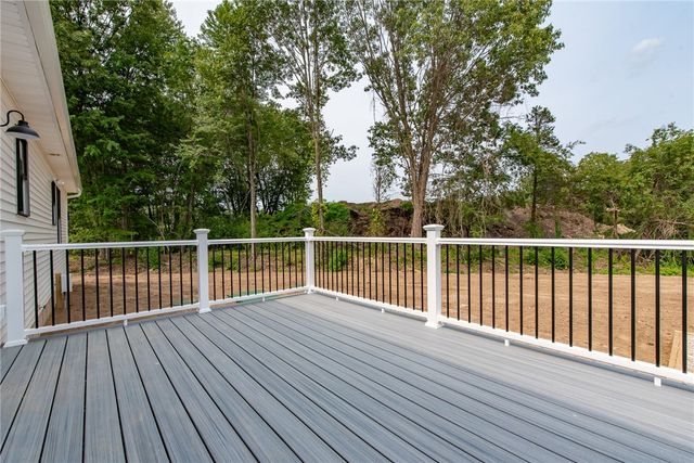 20 Eva Lane, Cranston, RI 02921