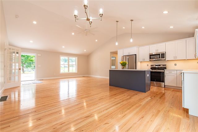 20 Eva Lane, Cranston, RI 02921