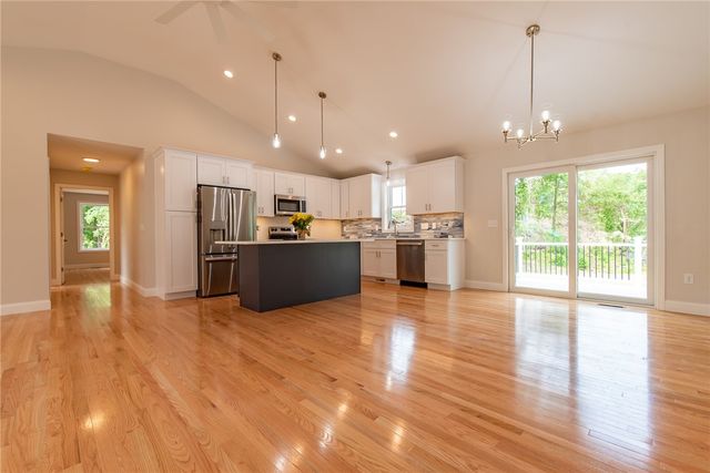 20 Eva Lane, Cranston, RI 02921