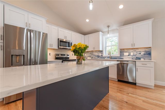 20 Eva Lane, Cranston, RI 02921