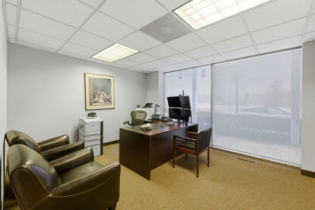 7101 N Cicero Avenue 100, Lincolnwood, IL 60712