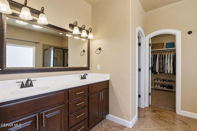 5544 DENNIS CAVIN Lane, El Paso, TX 79934