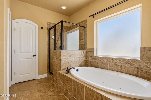 5544 DENNIS CAVIN Lane, El Paso, TX 79934