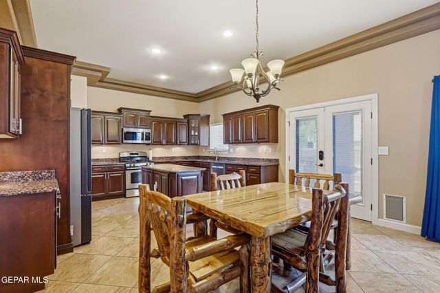 5544 DENNIS CAVIN Lane, El Paso, TX 79934