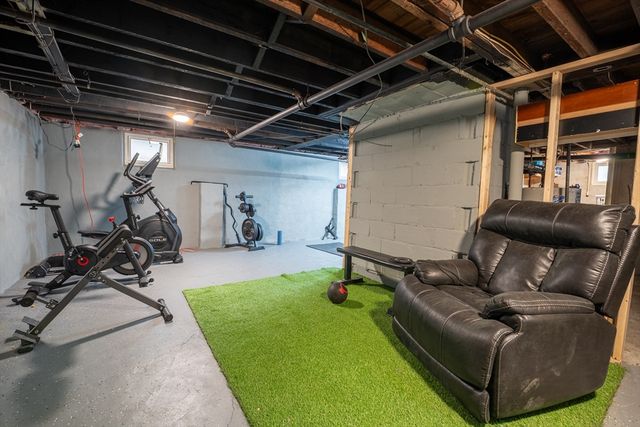 58 Appleton St, Springfield, MA 01108