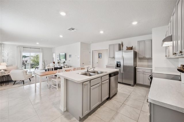2698 ROWAN STREET, Tavares, FL 32778