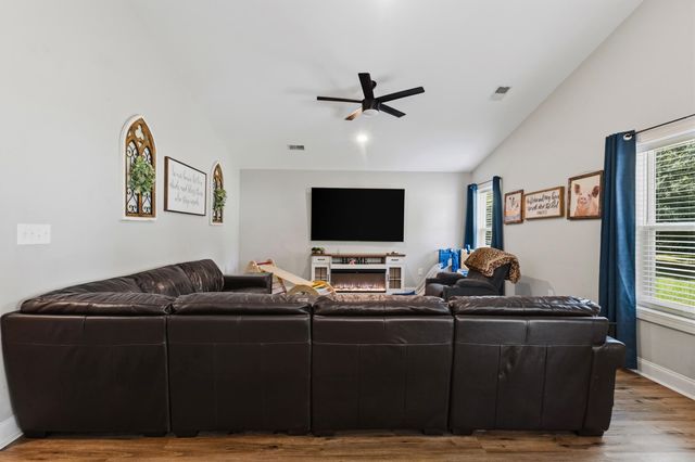 3911 Lake Dr., Loris, SC 29569