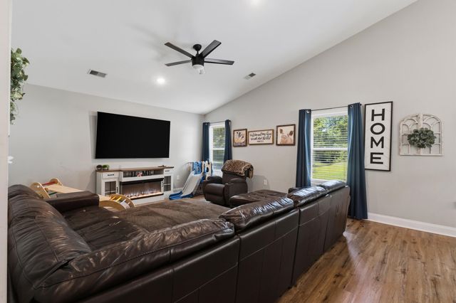 3911 Lake Dr., Loris, SC 29569
