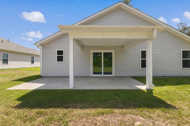 3911 Lake Dr., Loris, SC 29569