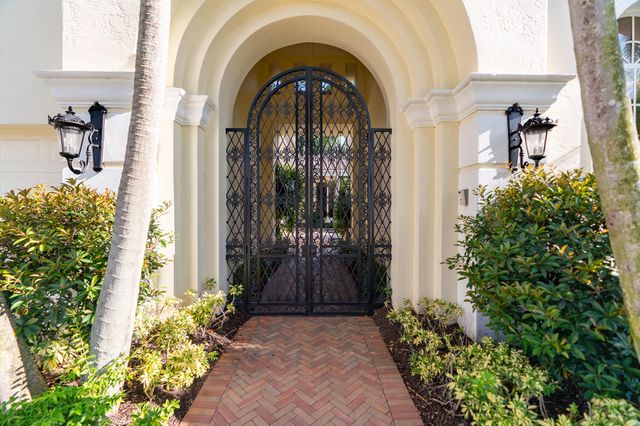 7555 Porto Vecchio Place, Delray Beach, FL 33446
