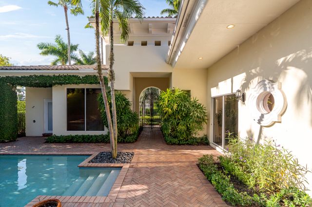 7555 Porto Vecchio Place, Delray Beach, FL 33446