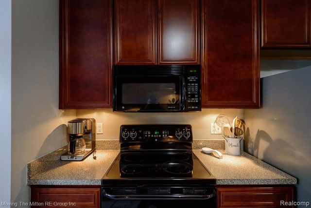 4411 Southbridge Dr Drive, Canton, MI 48188