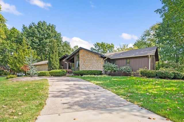 9601 Lee Boulevard, Leawood, KS 66206