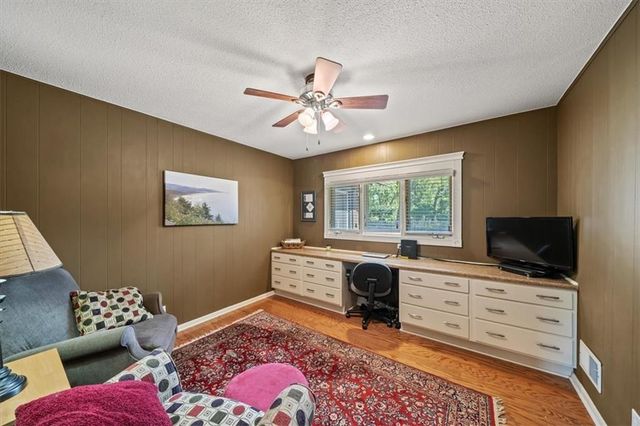 9601 Lee Boulevard, Leawood, KS 66206