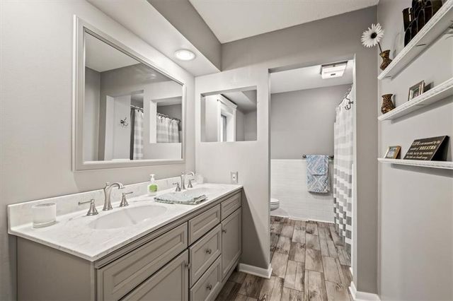 9601 Lee Boulevard, Leawood, KS 66206