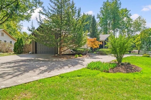 9601 Lee Boulevard, Leawood, KS 66206