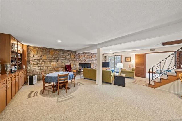 9601 Lee Boulevard, Leawood, KS 66206