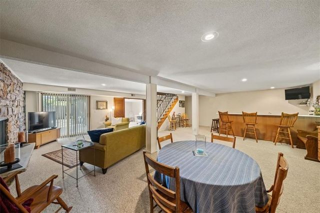 9601 Lee Boulevard, Leawood, KS 66206