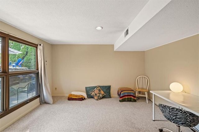 9601 Lee Boulevard, Leawood, KS 66206