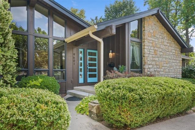 9601 Lee Boulevard, Leawood, KS 66206