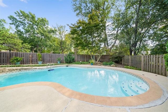 9601 Lee Boulevard, Leawood, KS 66206