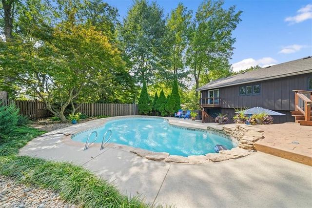 9601 Lee Boulevard, Leawood, KS 66206