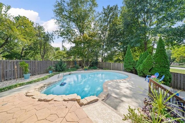 9601 Lee Boulevard, Leawood, KS 66206