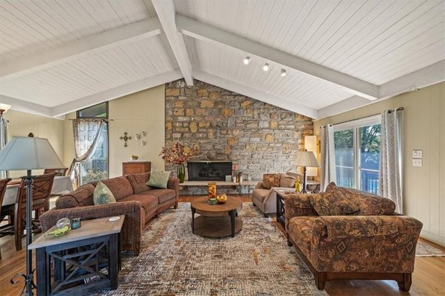 9601 Lee Boulevard, Leawood, KS 66206