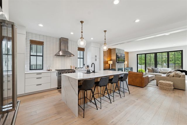 1053 Canterbury Street, Birmingham, MI 48009