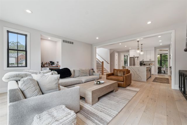 1053 Canterbury Street, Birmingham, MI 48009