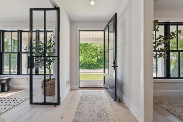 1053 Canterbury Street, Birmingham, MI 48009