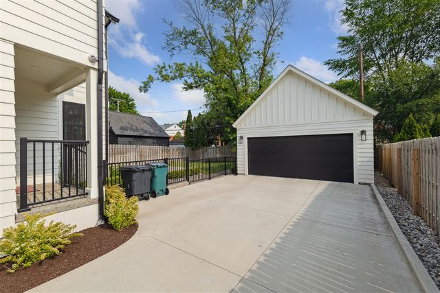 1053 Canterbury Street, Birmingham, MI 48009