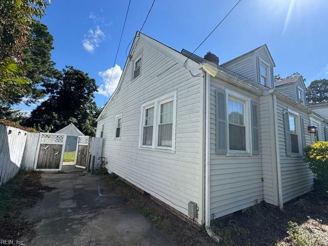 121 Sandpiper DR, Portsmouth, VA 23704