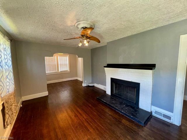 121 Sandpiper DR, Portsmouth, VA 23704