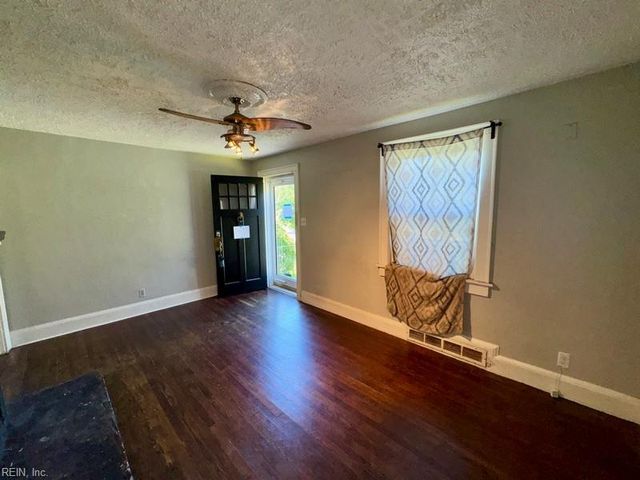 121 Sandpiper DR, Portsmouth, VA 23704