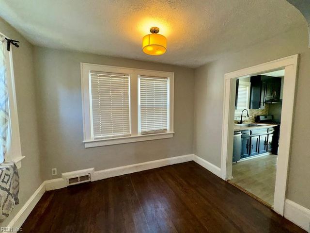 121 Sandpiper DR, Portsmouth, VA 23704