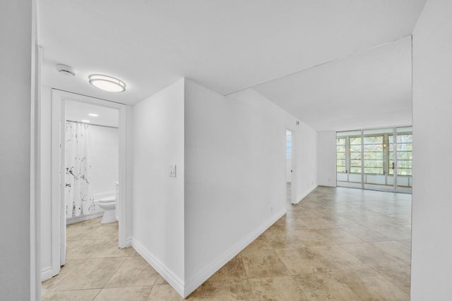 3099 NW 48th Avenue 260, Lauderdale Lakes, FL 33313
