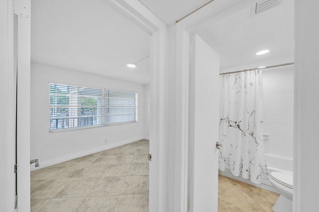 3099 NW 48th Avenue 260, Lauderdale Lakes, FL 33313