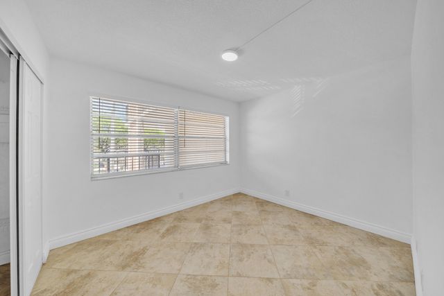 3099 NW 48th Avenue 260, Lauderdale Lakes, FL 33313