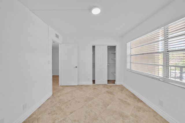 3099 NW 48th Avenue 260, Lauderdale Lakes, FL 33313