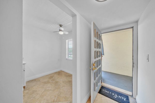 3099 NW 48th Avenue 260, Lauderdale Lakes, FL 33313