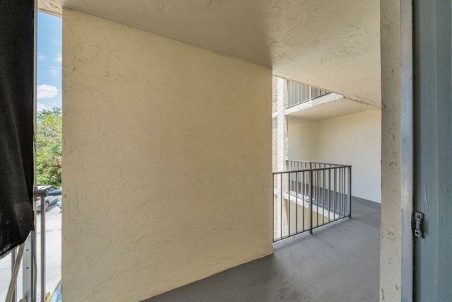 3099 NW 48th Avenue 260, Lauderdale Lakes, FL 33313