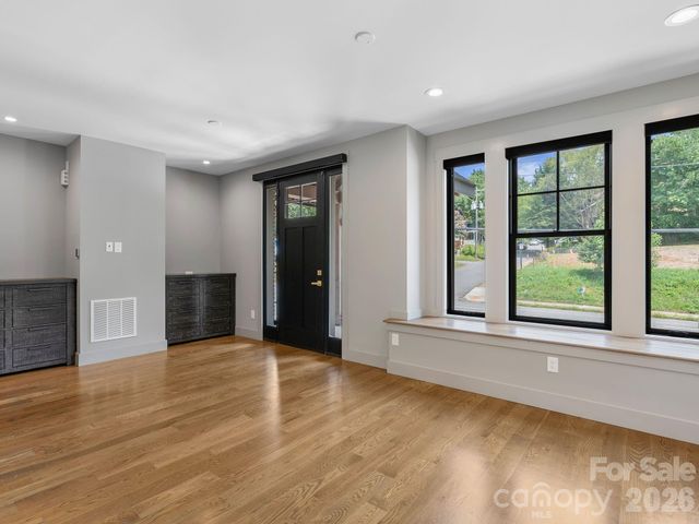 229 Broadway Street, Asheville, NC 28801