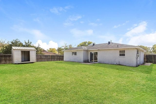 16739 Forest Bend Avenue, Friendswood, TX 77546