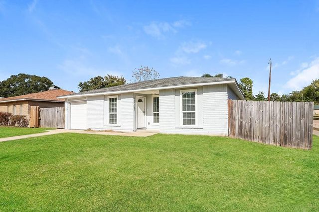 16739 Forest Bend Avenue, Friendswood, TX 77546