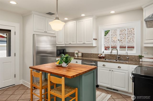 3918 Wallingford Avenue N, Seattle, WA 98103