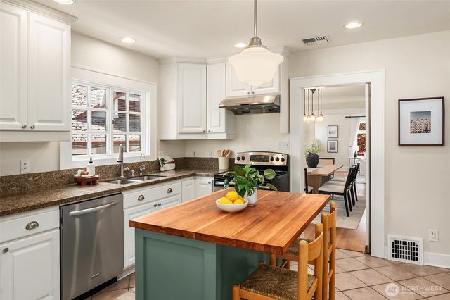 3918 Wallingford Avenue N, Seattle, WA 98103